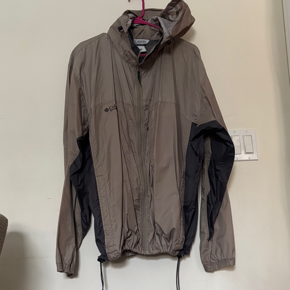Columbia Men's Beige and Black Windbreaker
